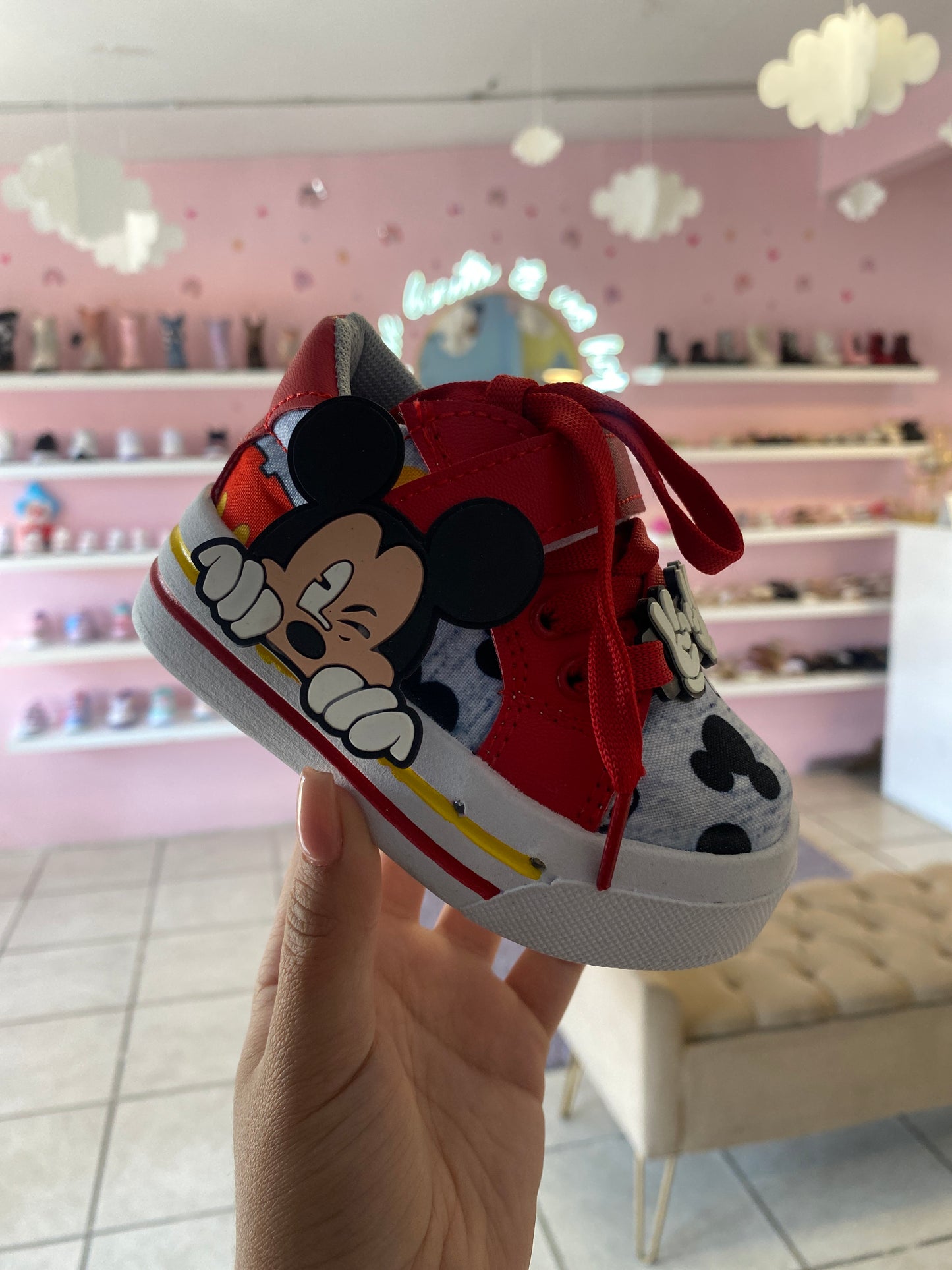 Tenis Mickey rojo/gris led