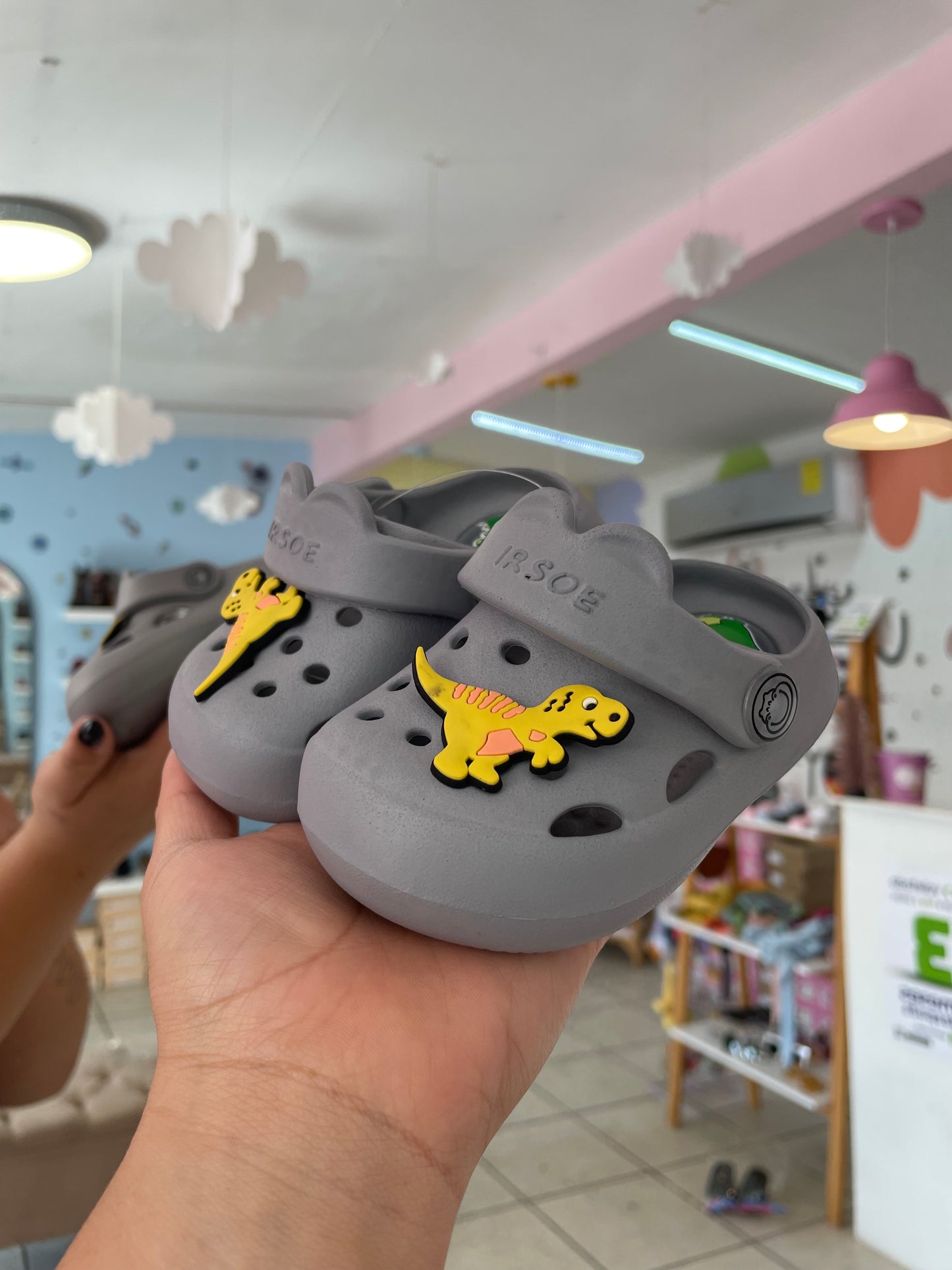 Crocs pillones gris