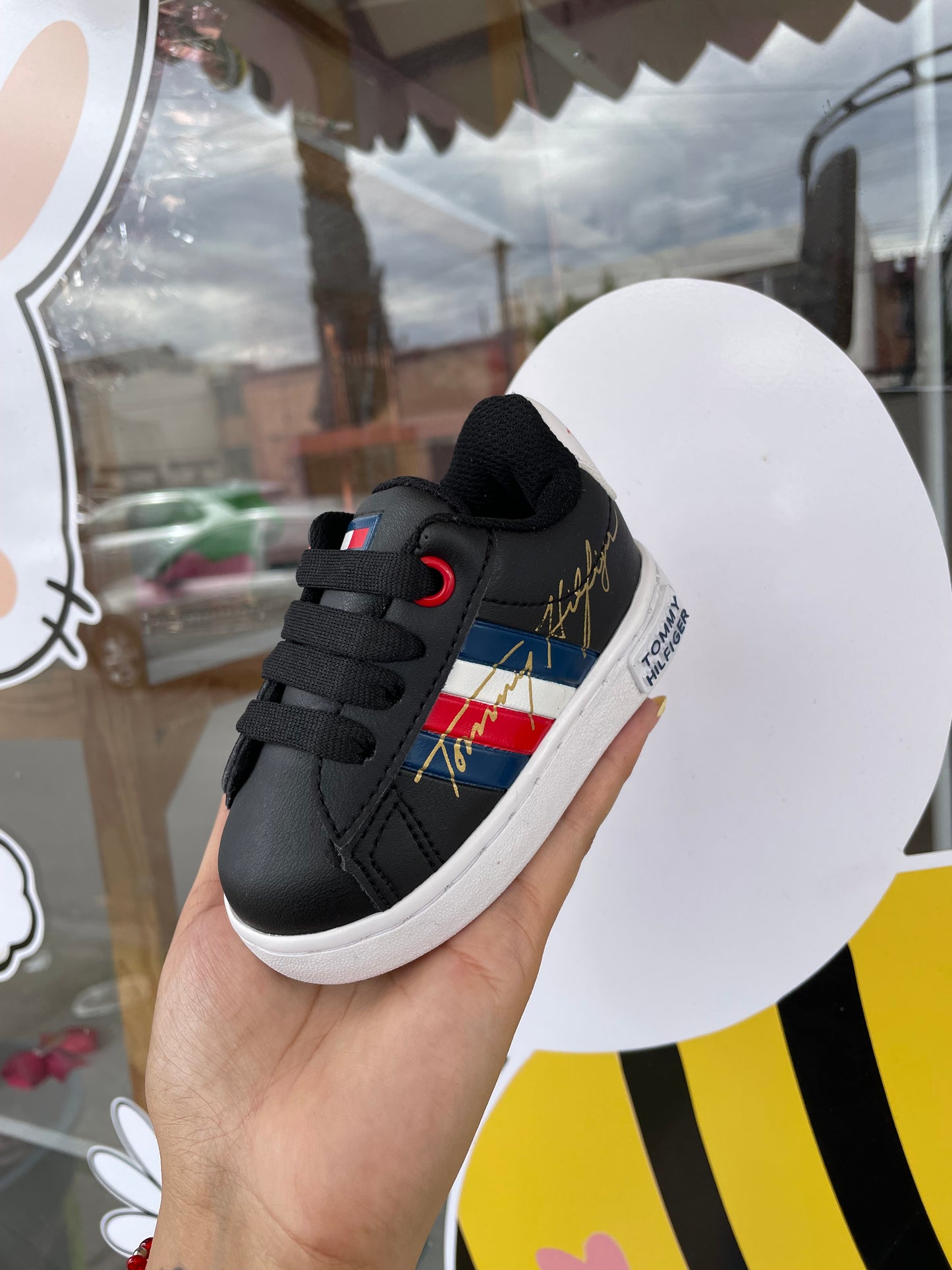 Tenis bebe tommy negro/blanco