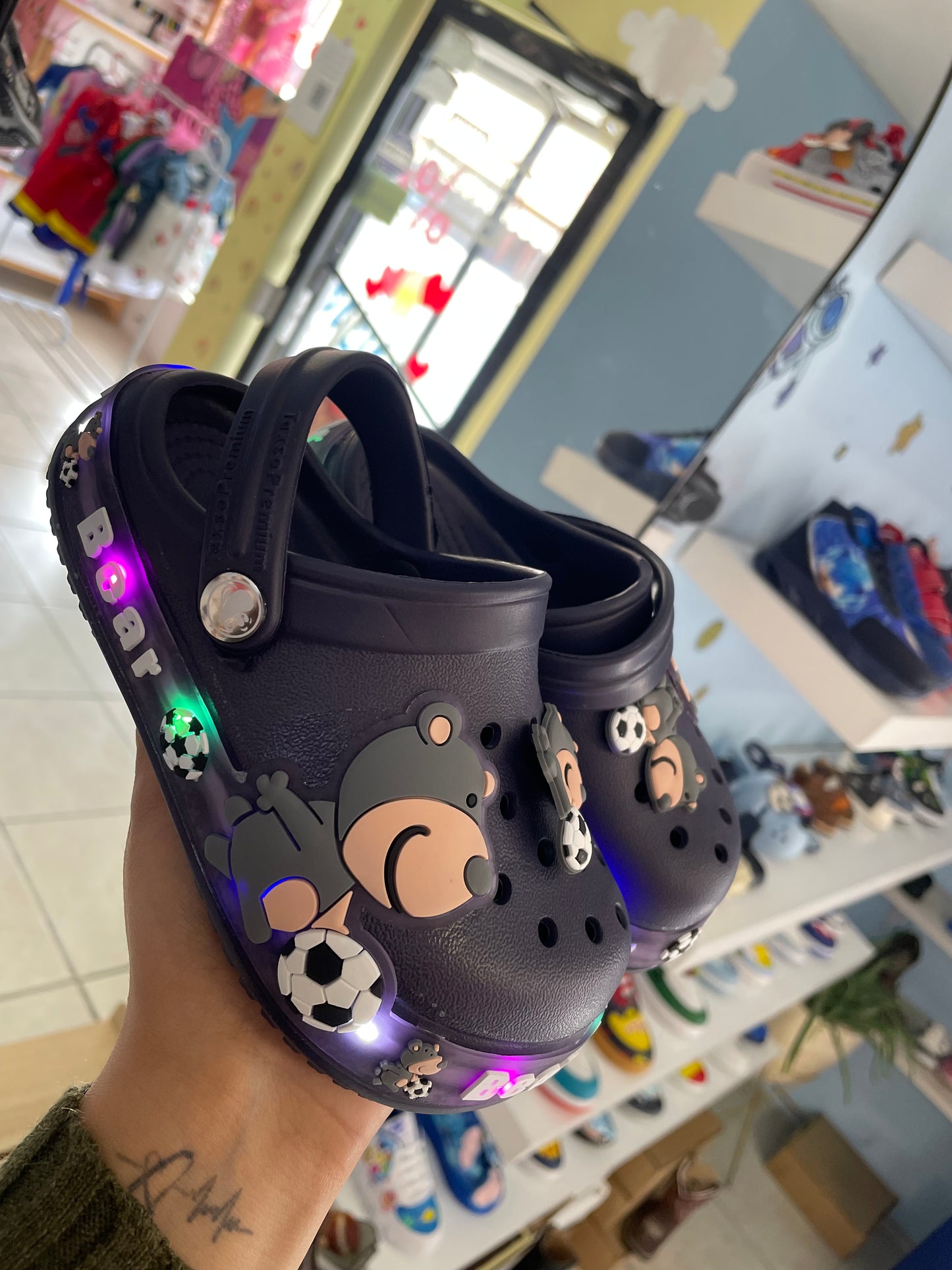 Crocs azul marino led