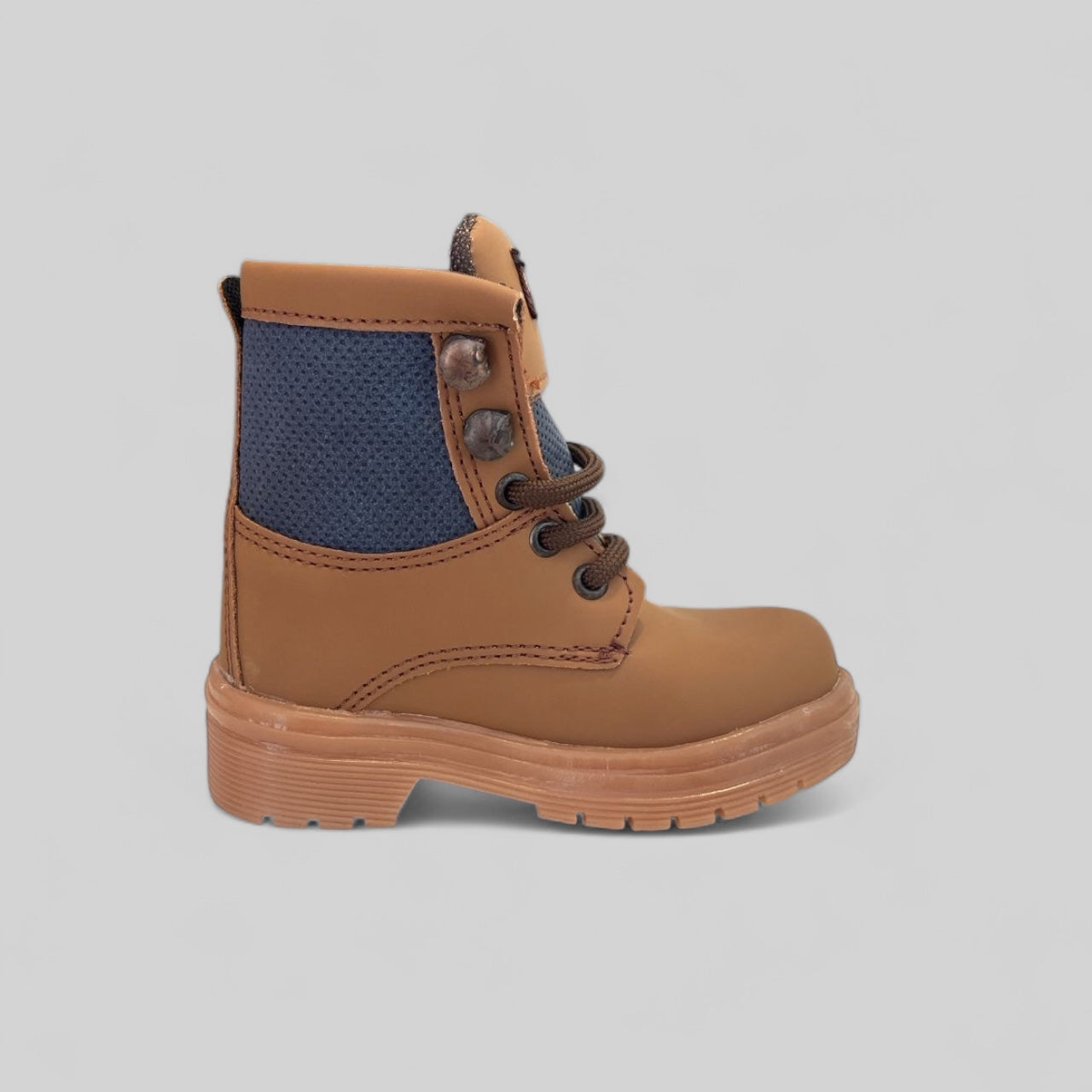 Bota Explorer herramientas