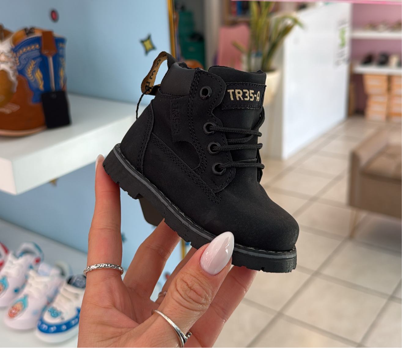 Botín negro bebé 608