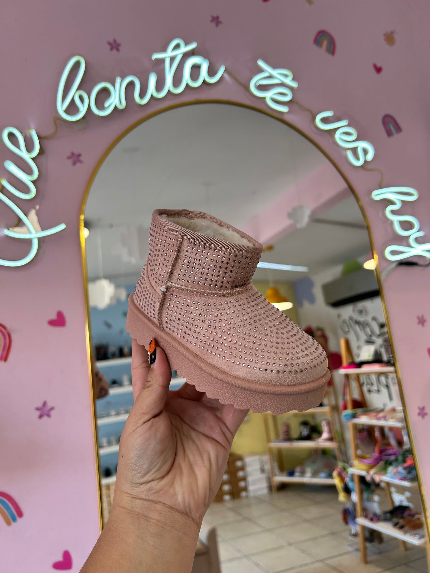 Bota afelpada invernal rosa brillos