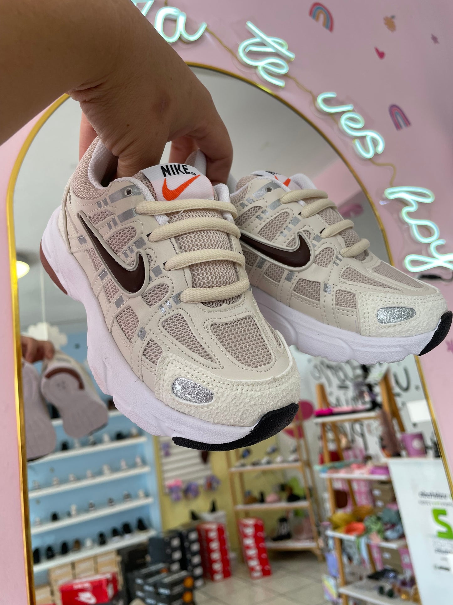 Nike Late/Cafe