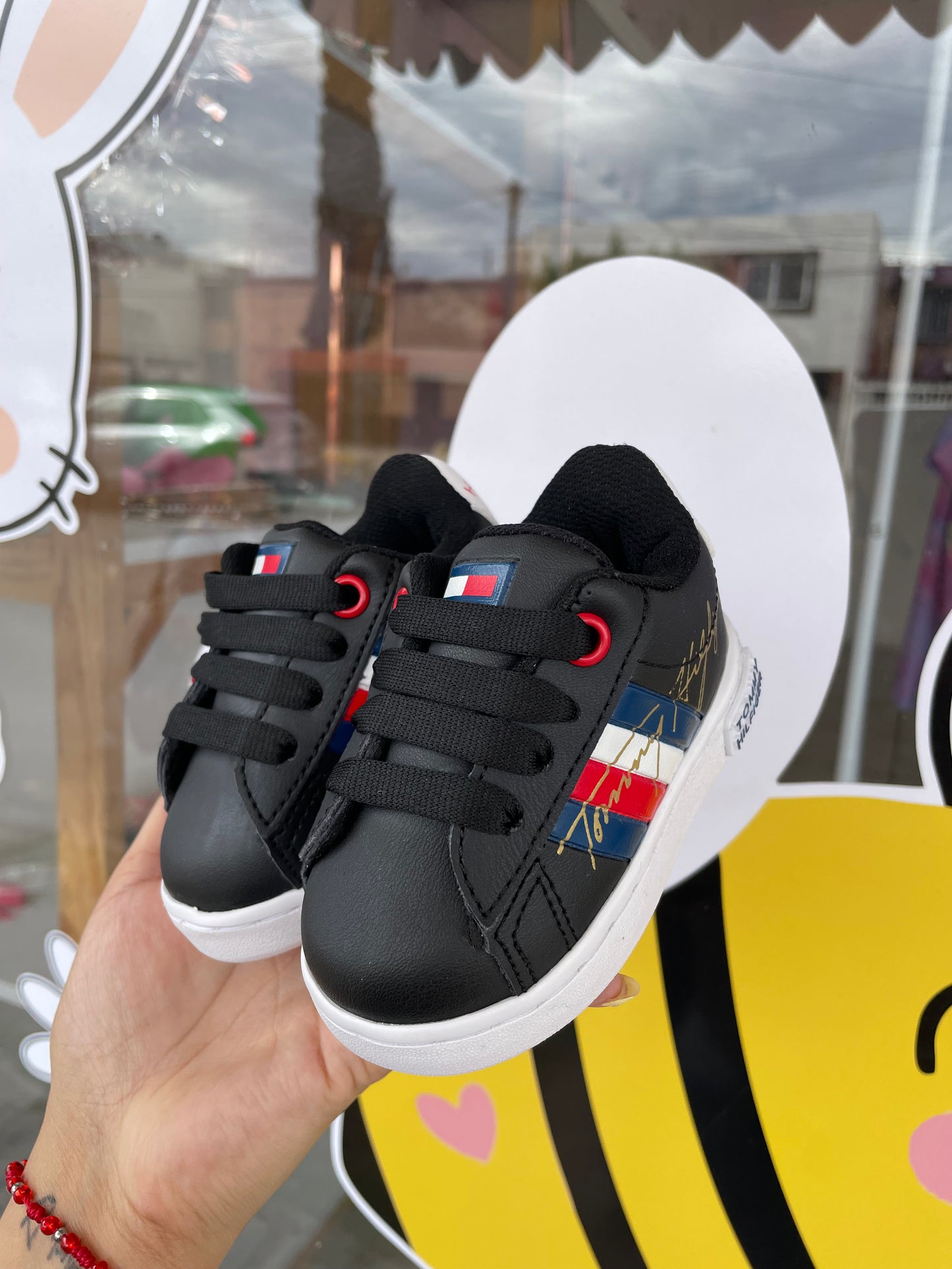 Tenis bebe tommy negro/blanco