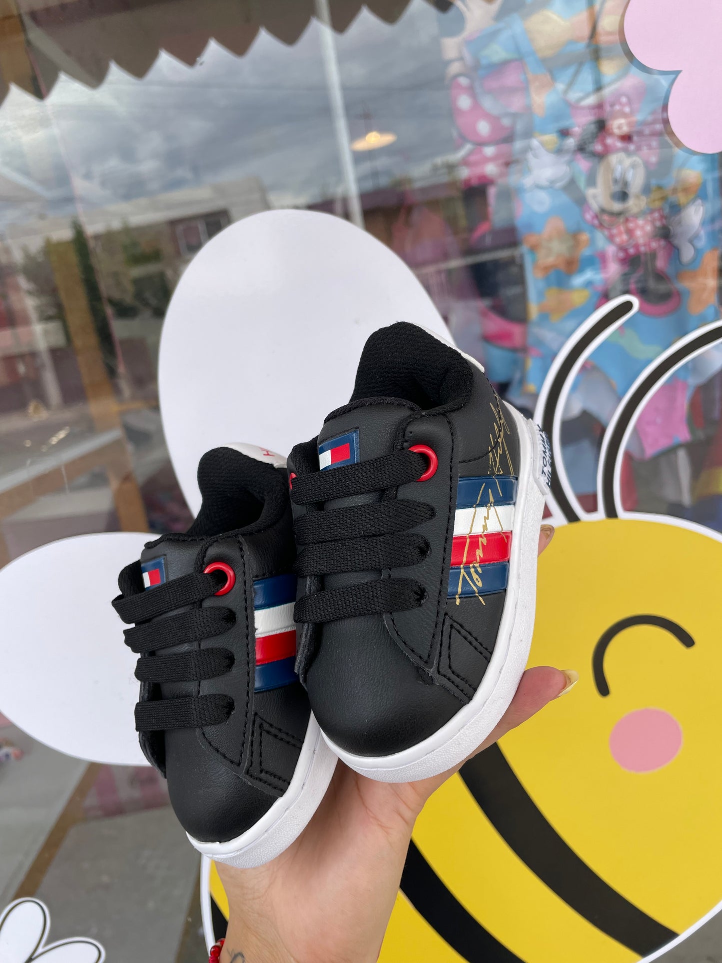 Tenis bebe tommy negro/blanco