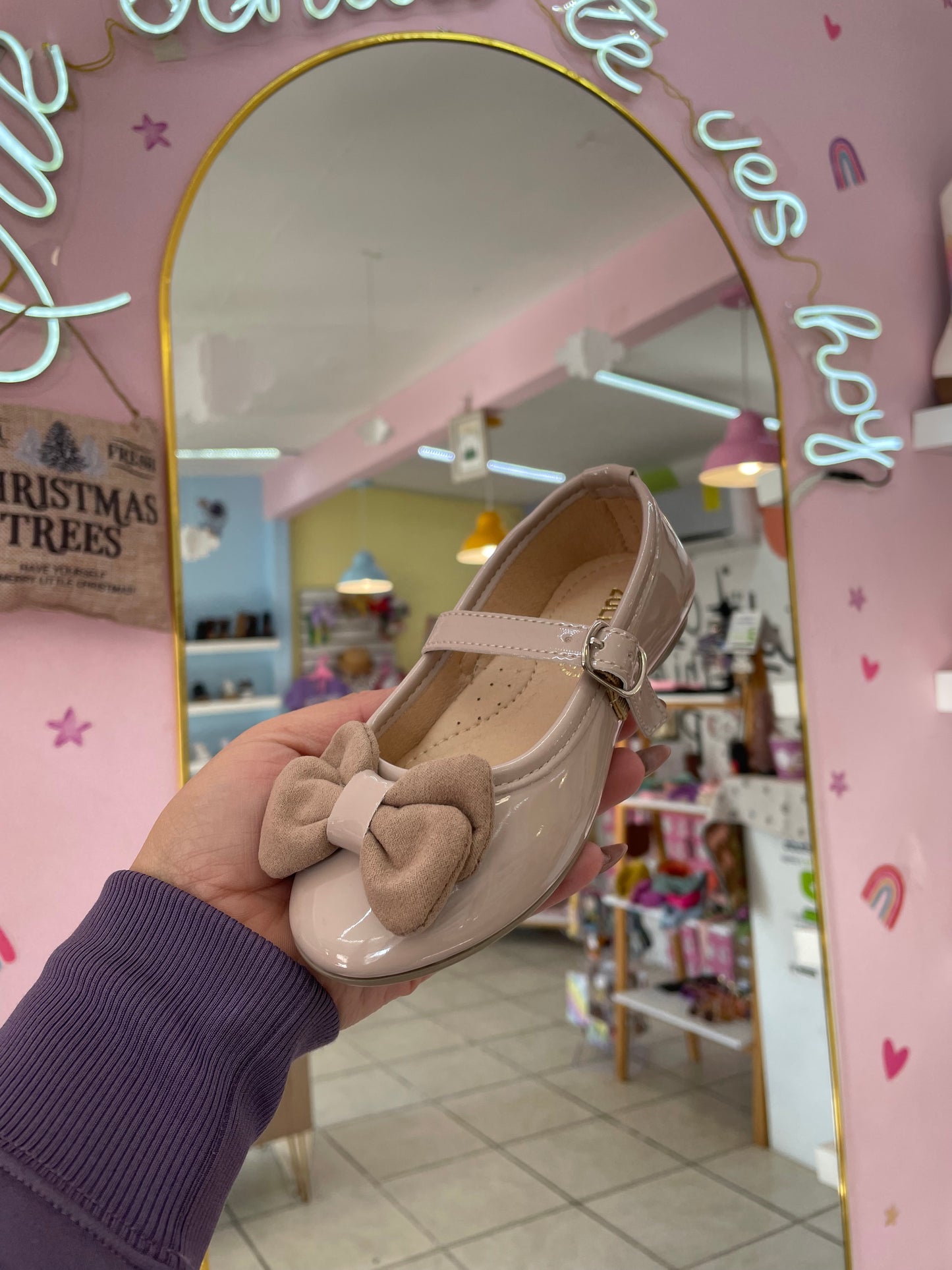 Balerina con moño color maquillaje