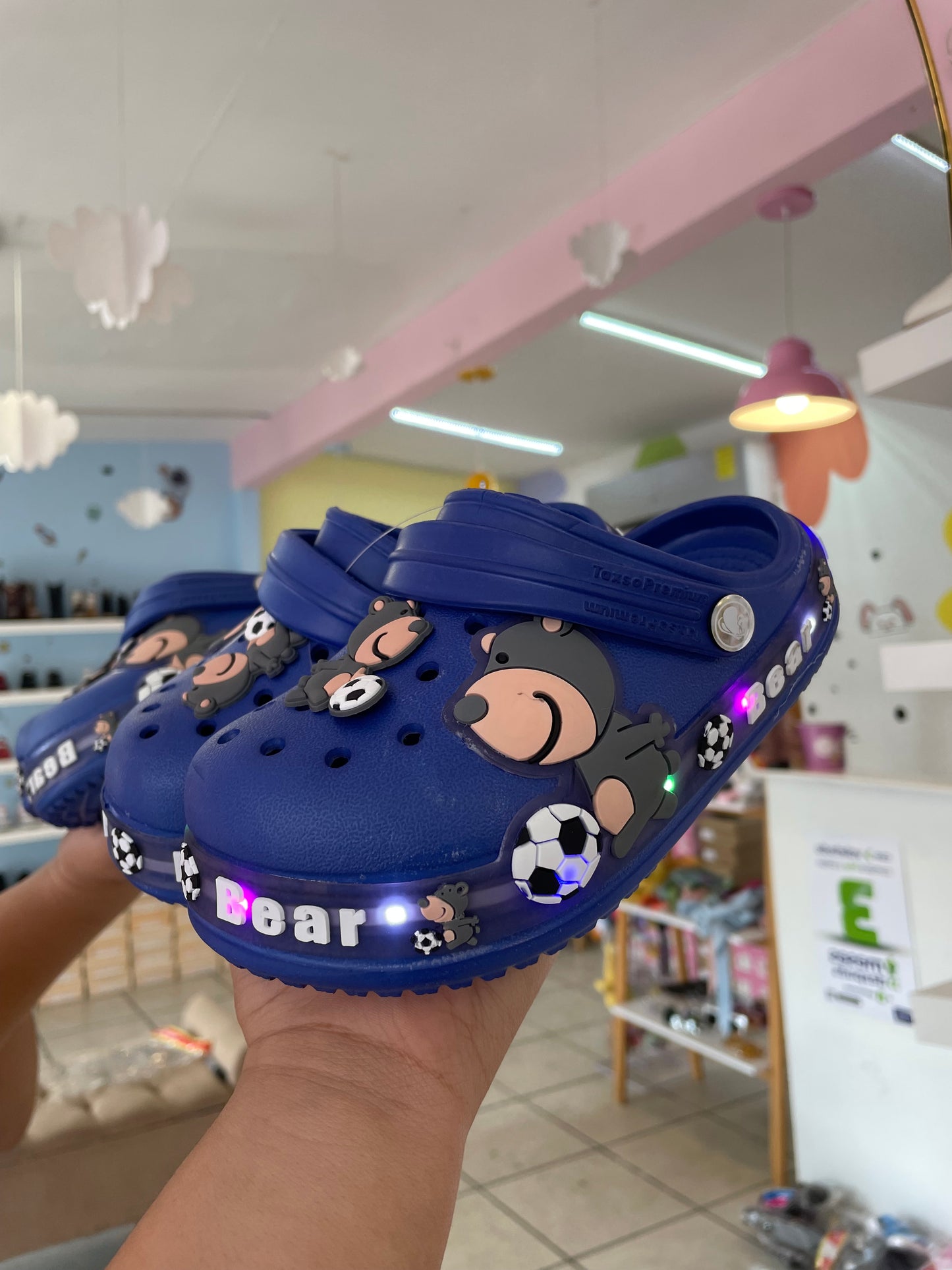 Crocs azul led