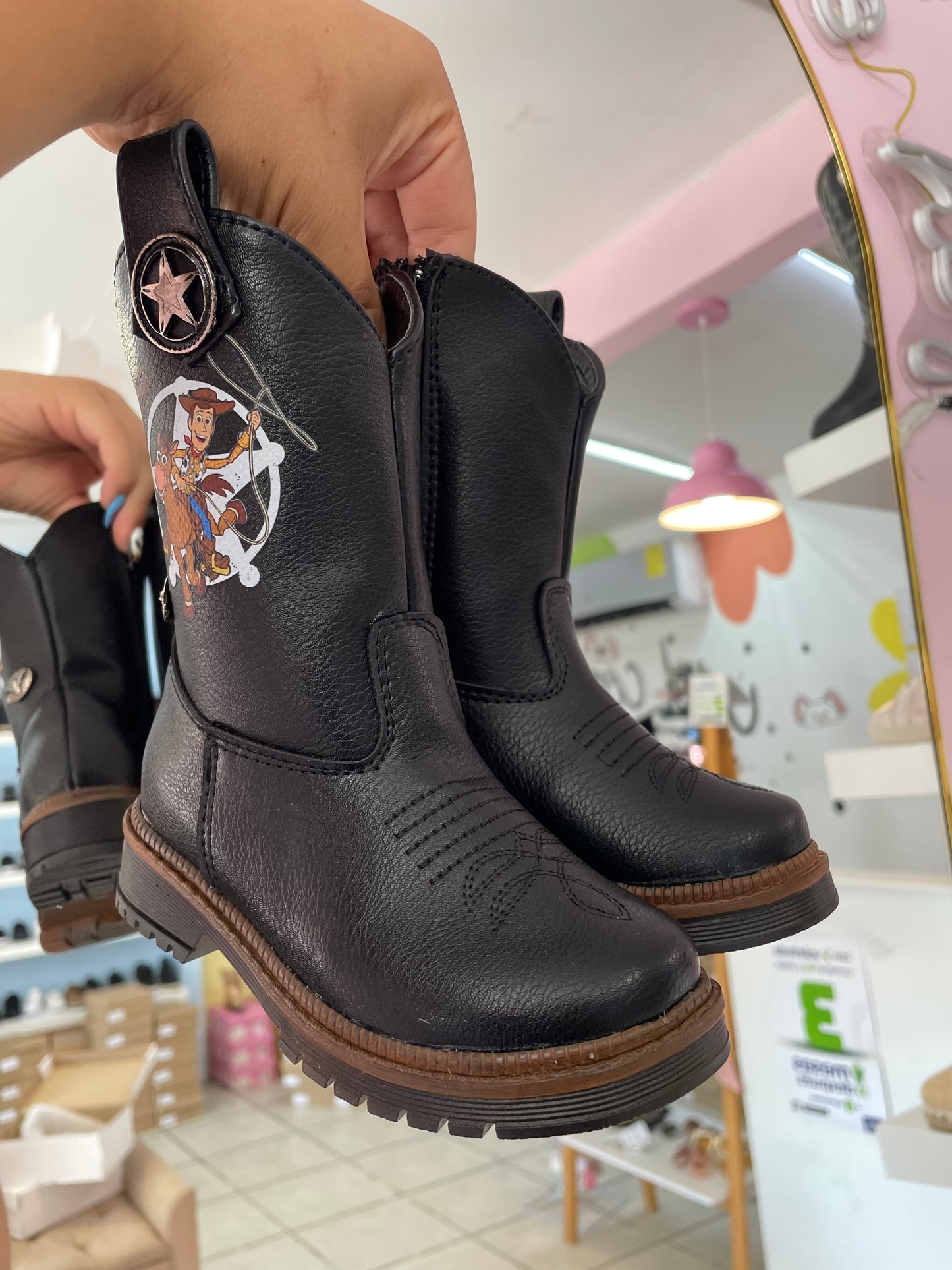 Bota Negra Woody