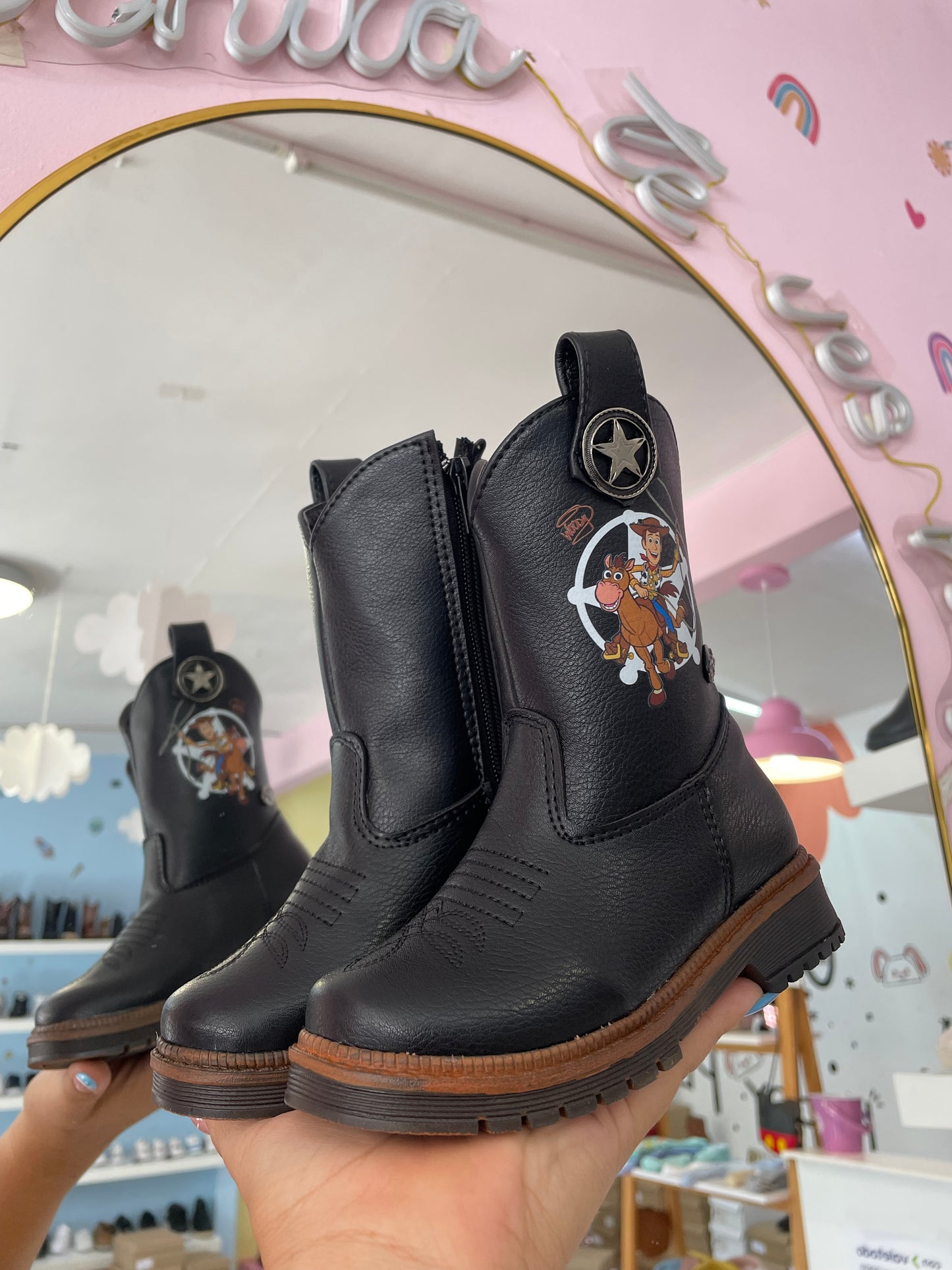 Bota Negra Woody
