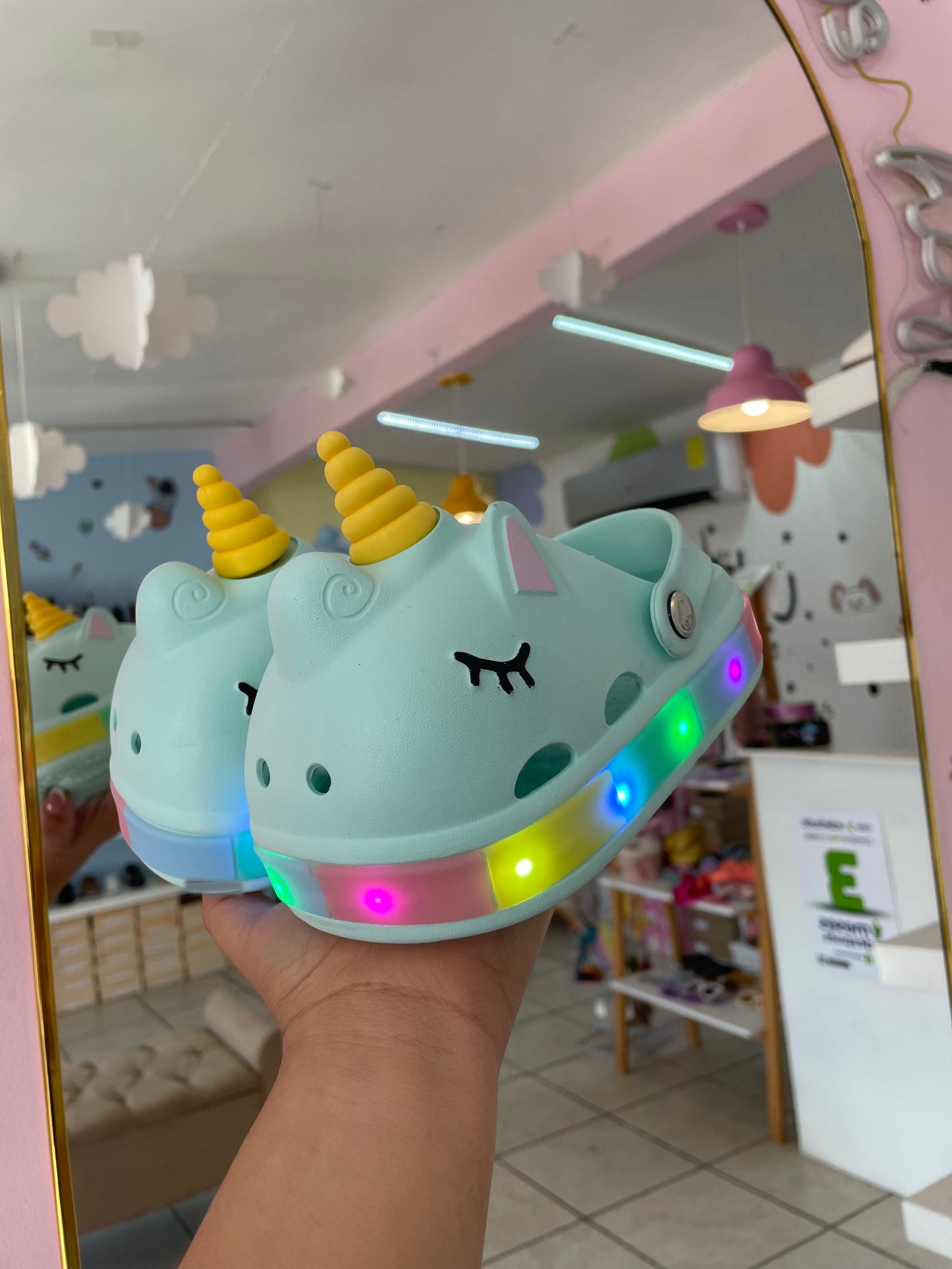Crocs Unicornio Menta Led