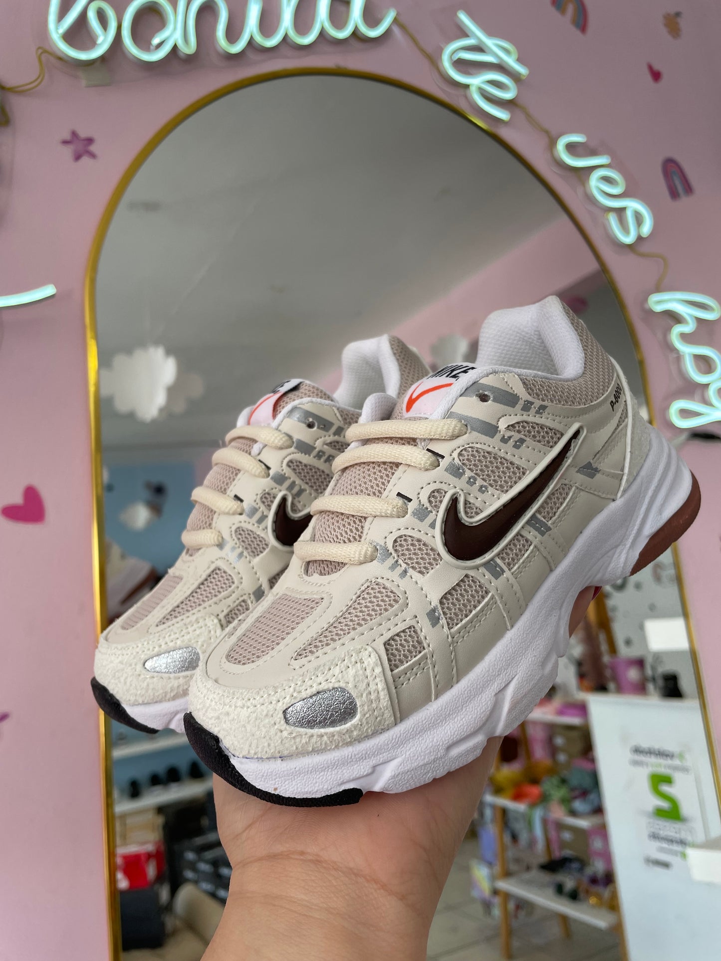 Nike Late/Cafe