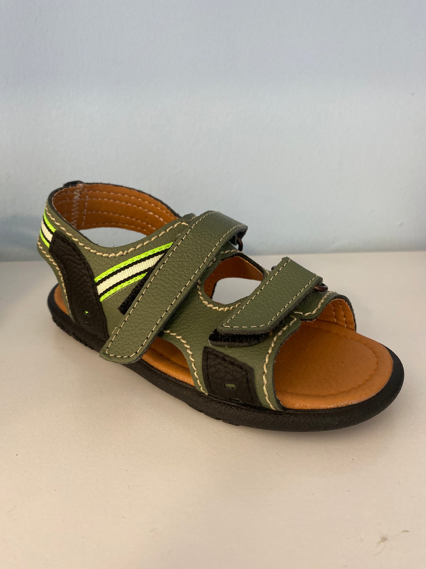 Sandalia verde peke kid