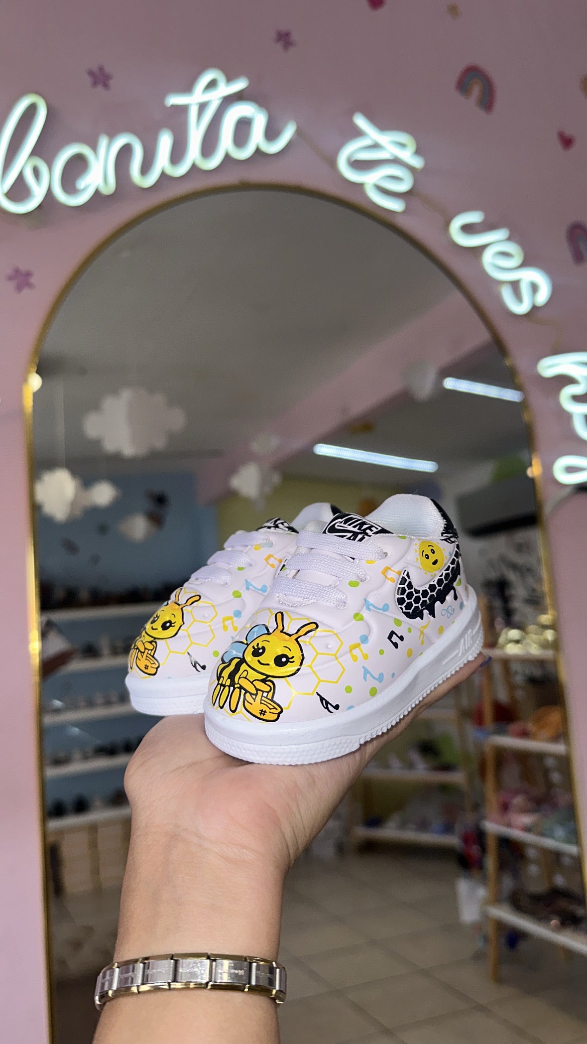 Tenis de abejita blanco/negro