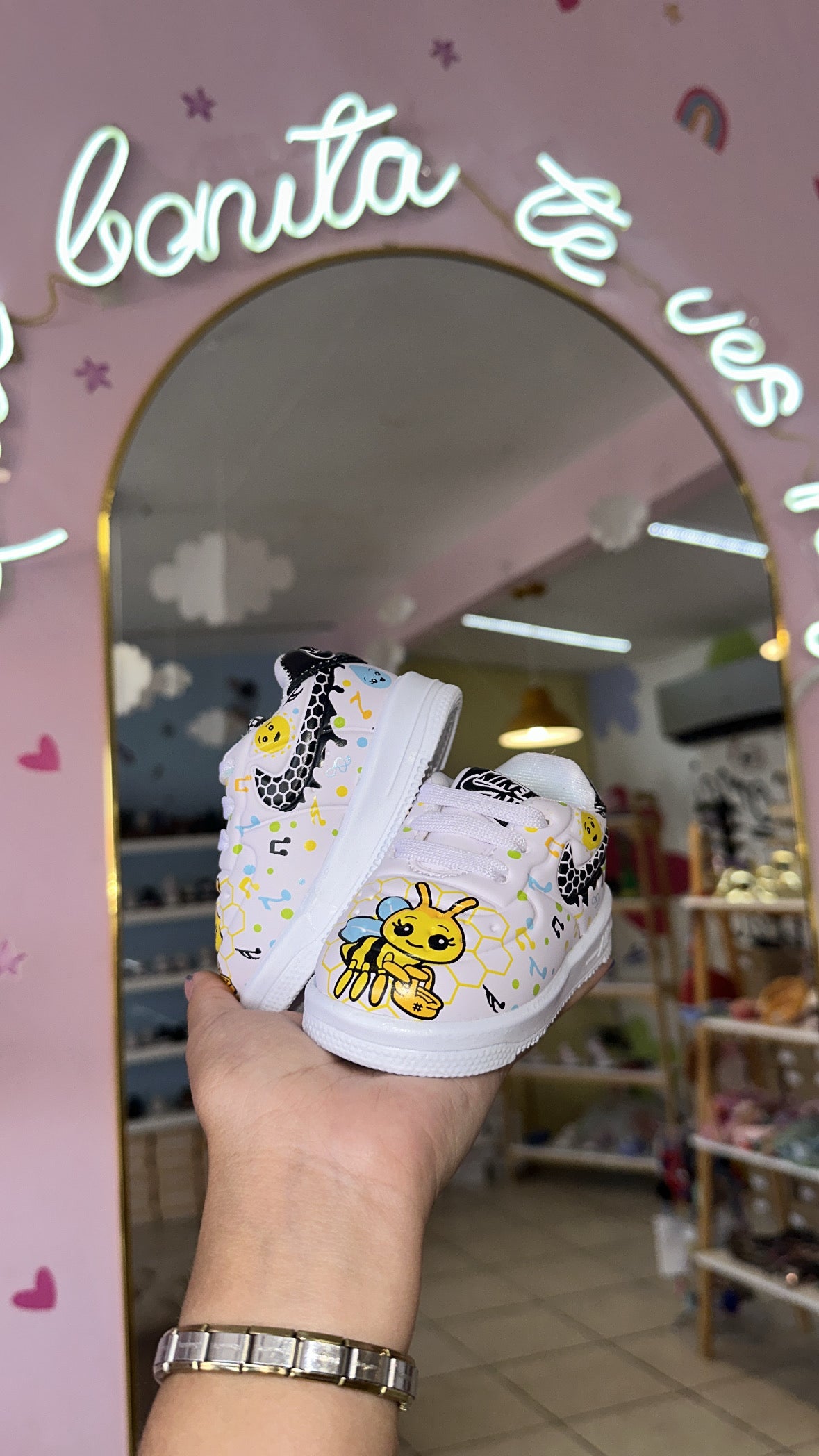 Tenis de abejita blanco/negro